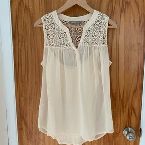 Sleeveless top with liner